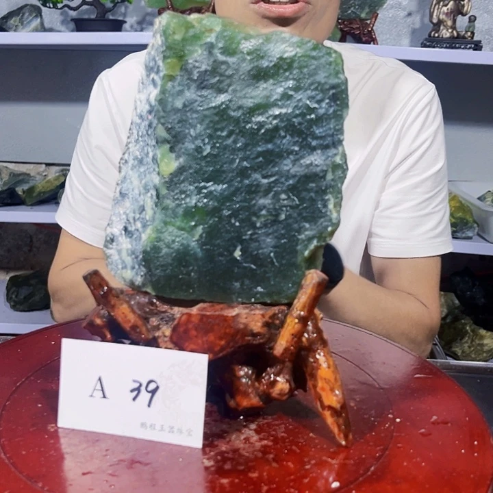 馨***坤蛇纹石玉未镶嵌珠宝奇石
