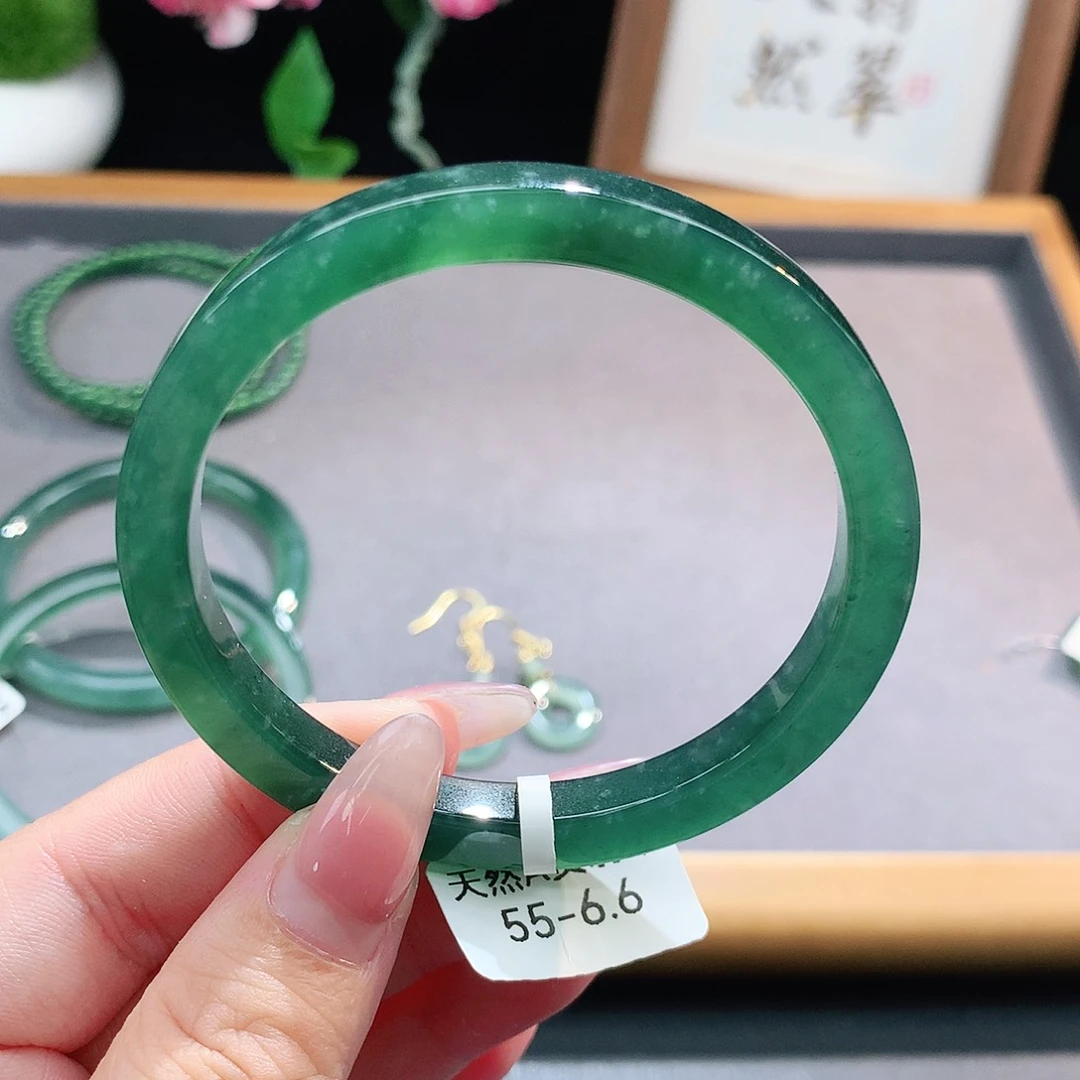 未镶嵌手镯（圆镯）翡翠