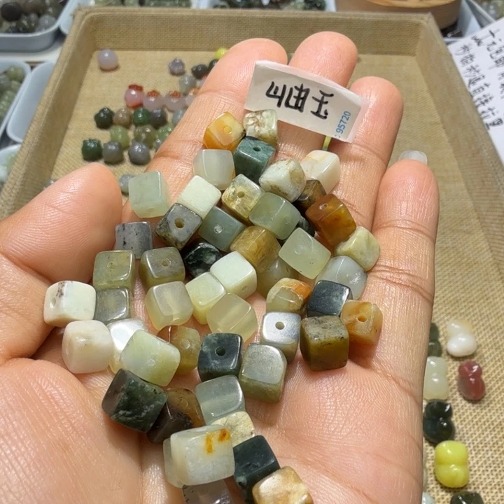 和田玉未镶嵌珠宝奇石