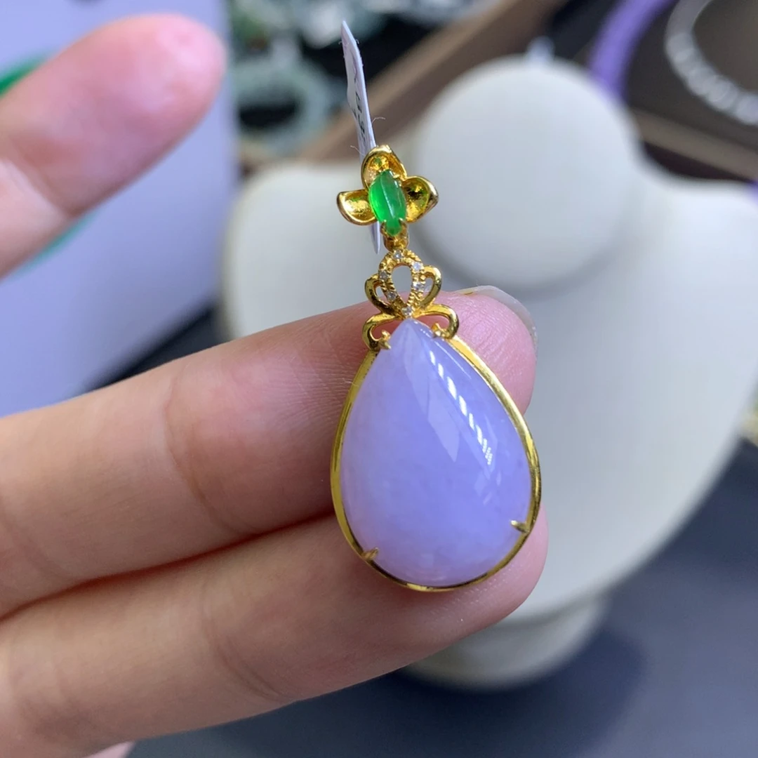 颈饰18K金镶嵌翡翠