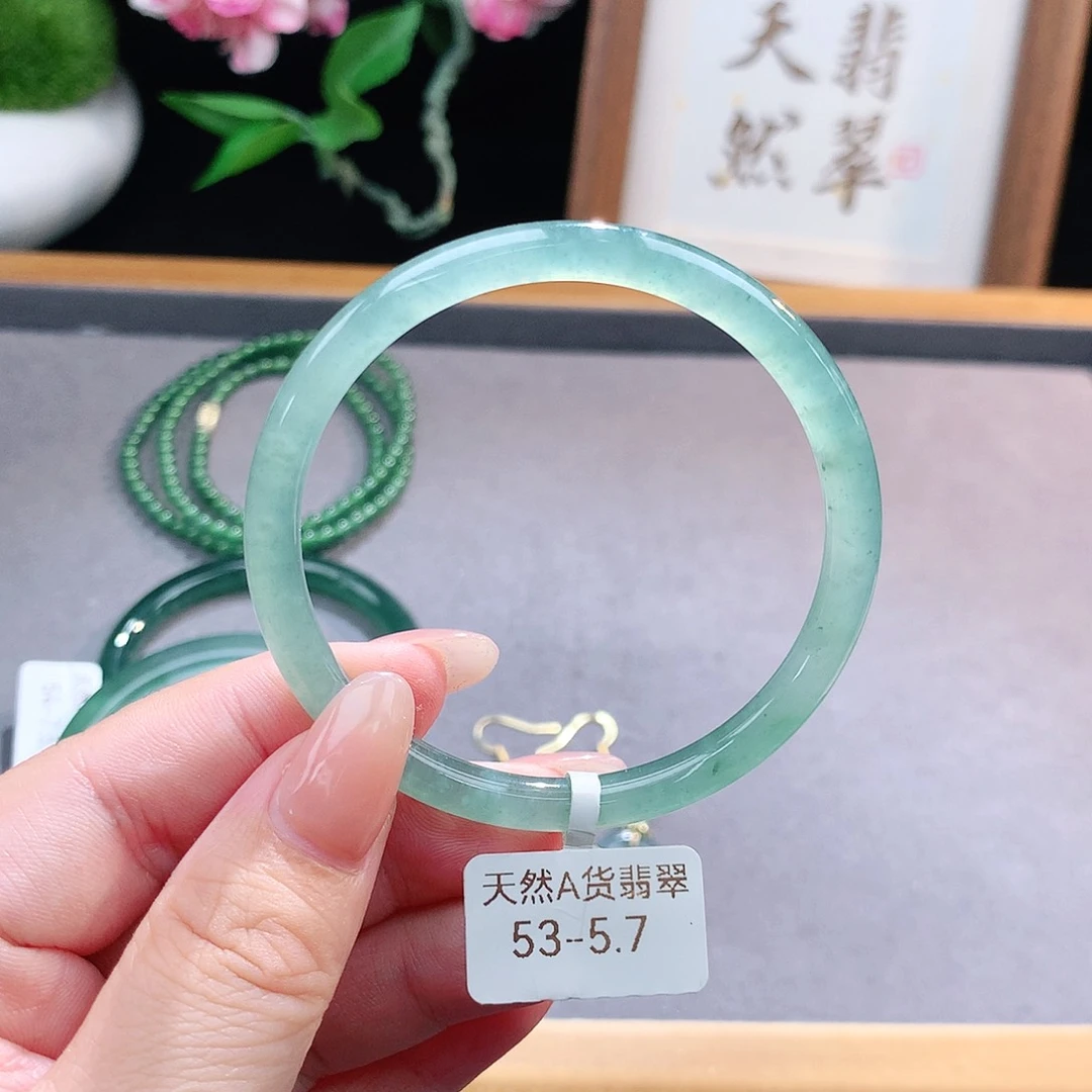 未镶嵌手镯（圆镯）翡翠