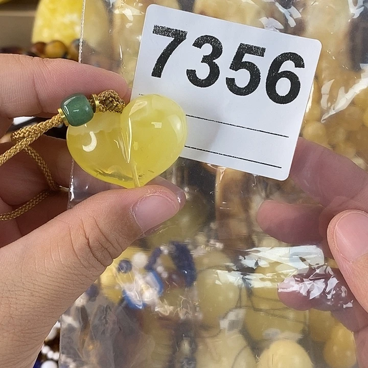 蜜蜡未镶嵌珠宝奇石