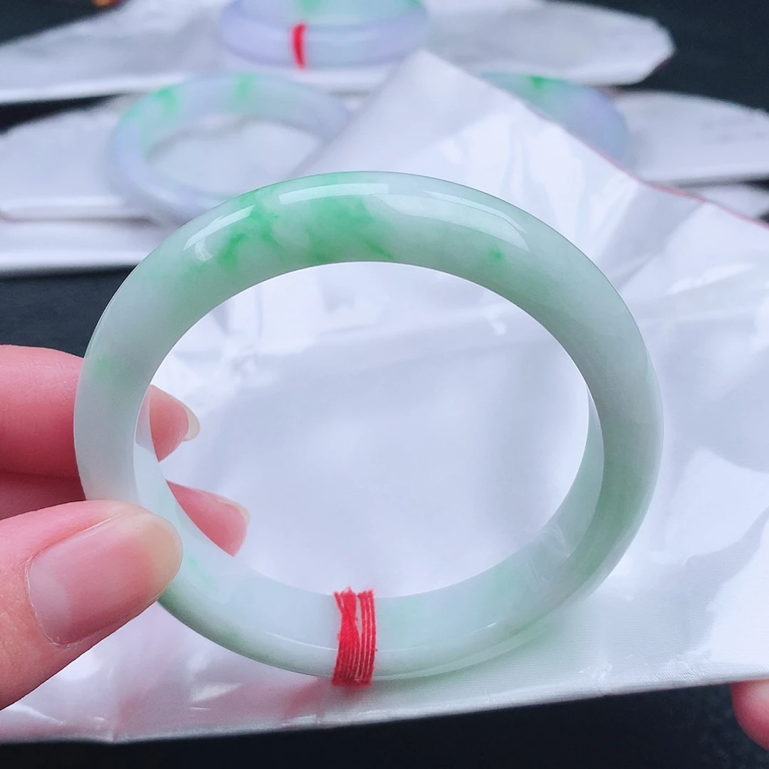 翡翠未镶嵌手镯。。