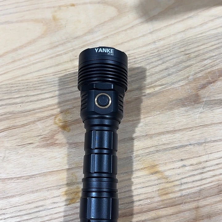 岩科XT40强光手电