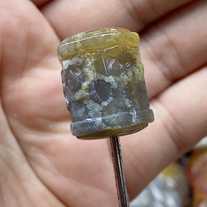 颈饰未镶嵌硅化珊瑚（珊瑚玉）