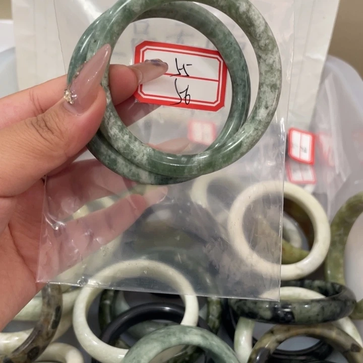 未镶嵌蛇纹石玉手镯
