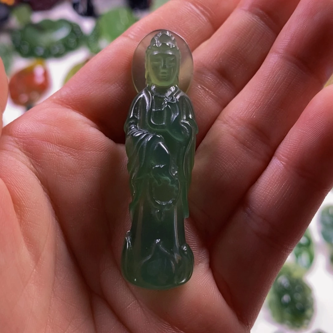 蛇纹石玉颈饰未镶嵌一**年