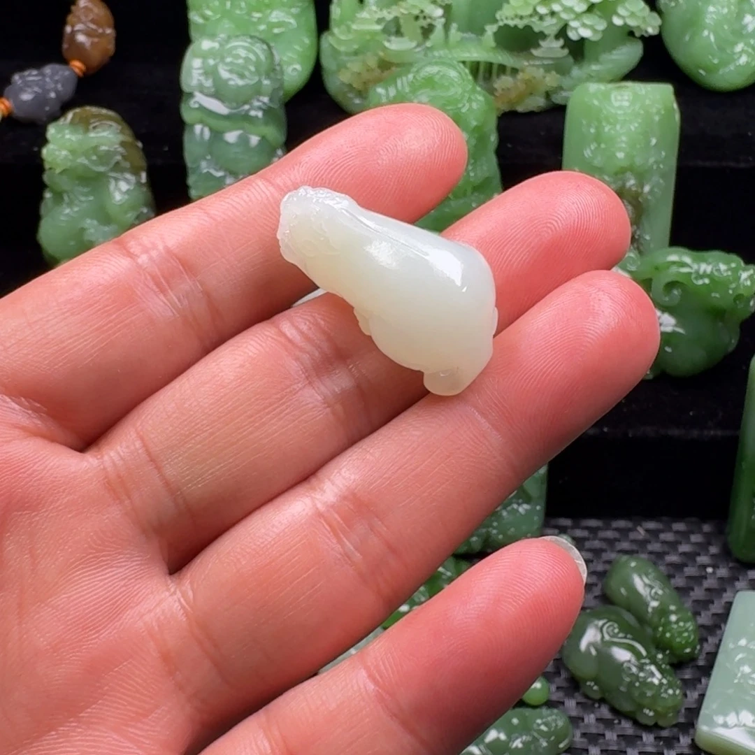 和田玉未镶嵌耳饰