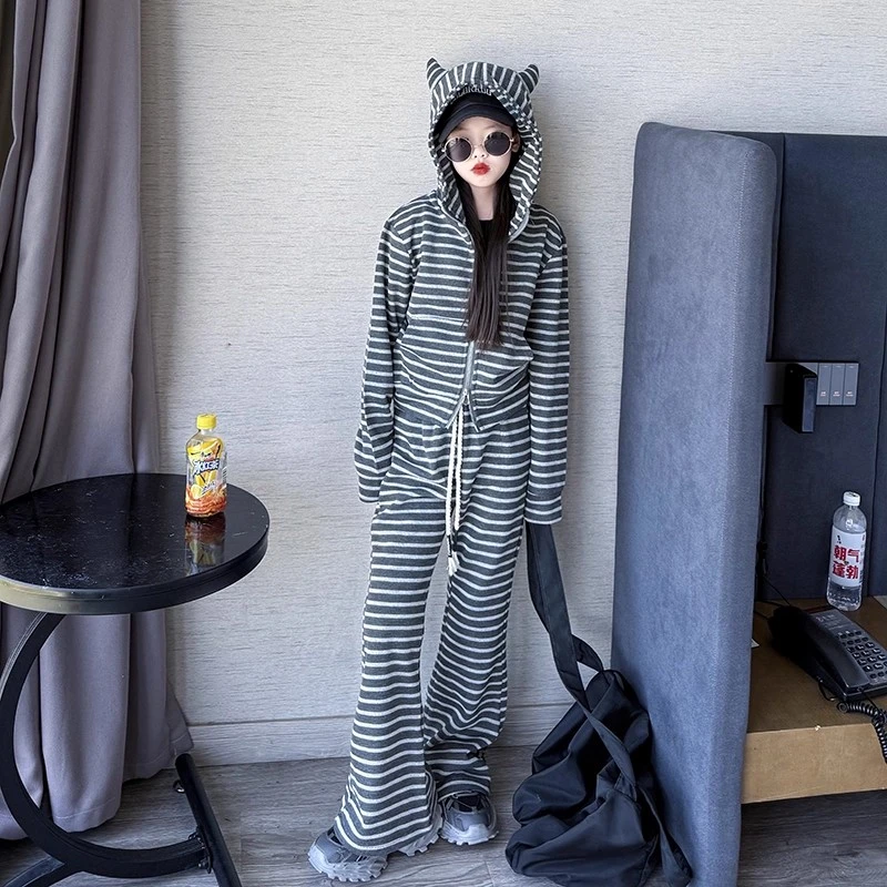 女童套装秋款2025大童小女孩时髦猫耳朵连帽条纹卫衣喇叭裤两件套