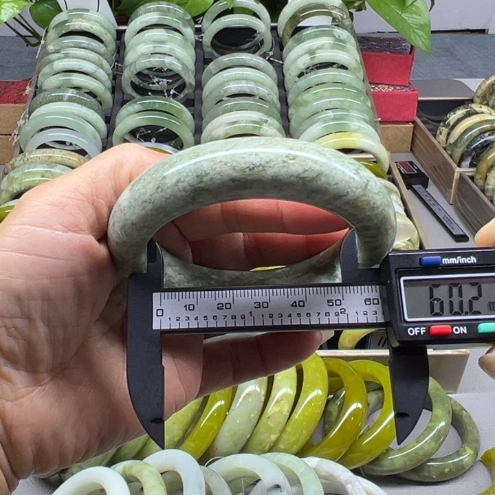 蛇纹石玉未镶嵌手镯98