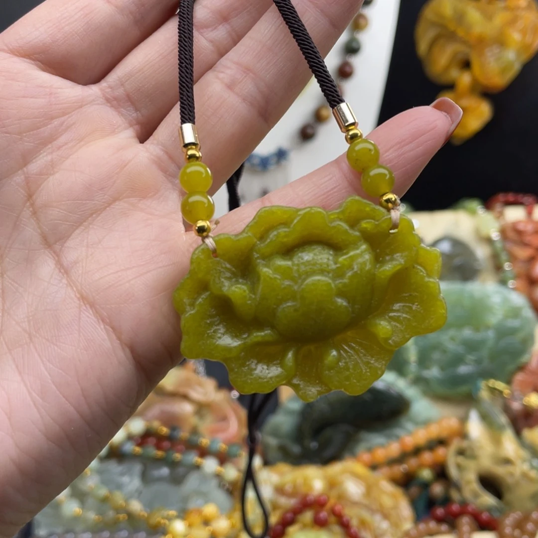 未镶嵌蛇纹石玉颈饰