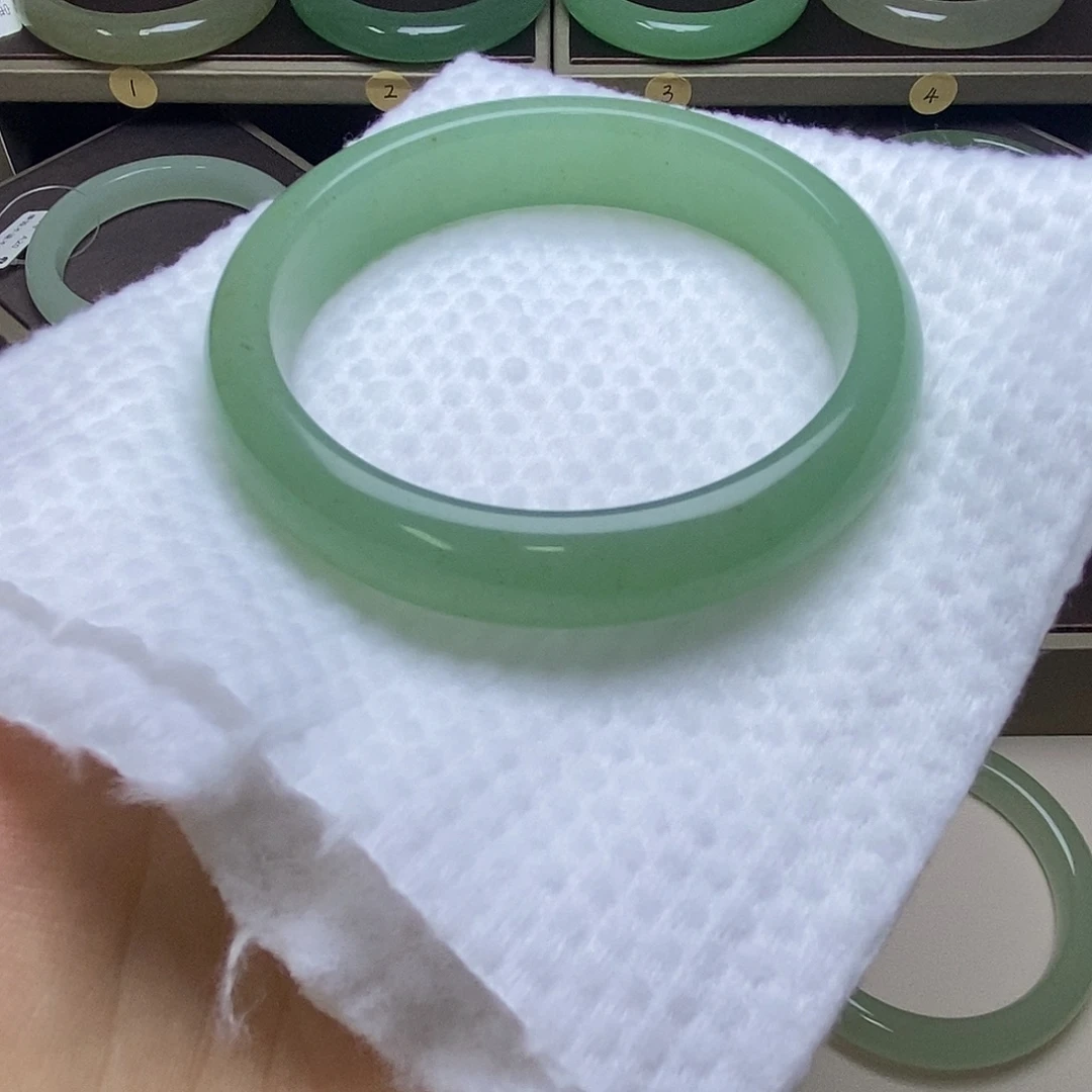 东陵石未镶嵌手镯