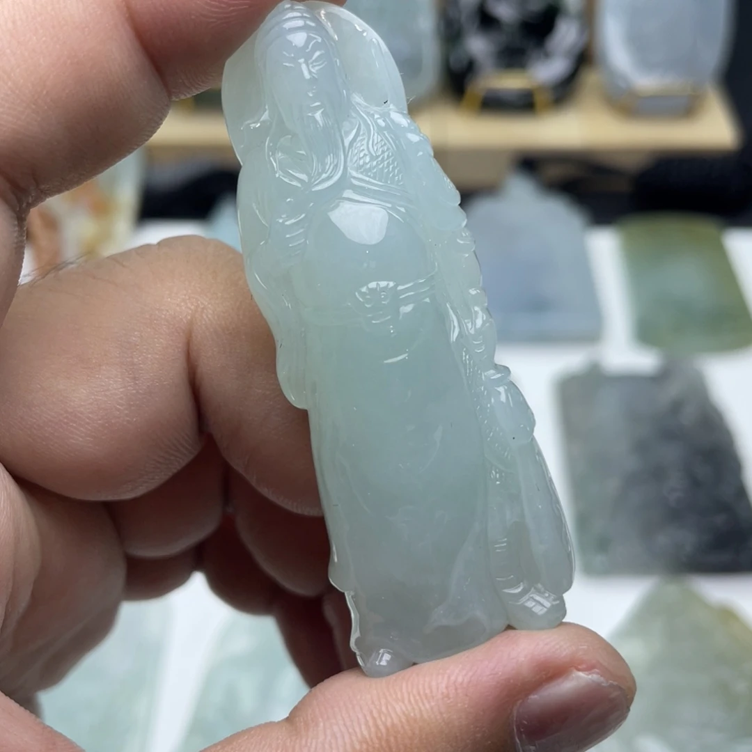 翡翠未镶嵌颈饰站关羽