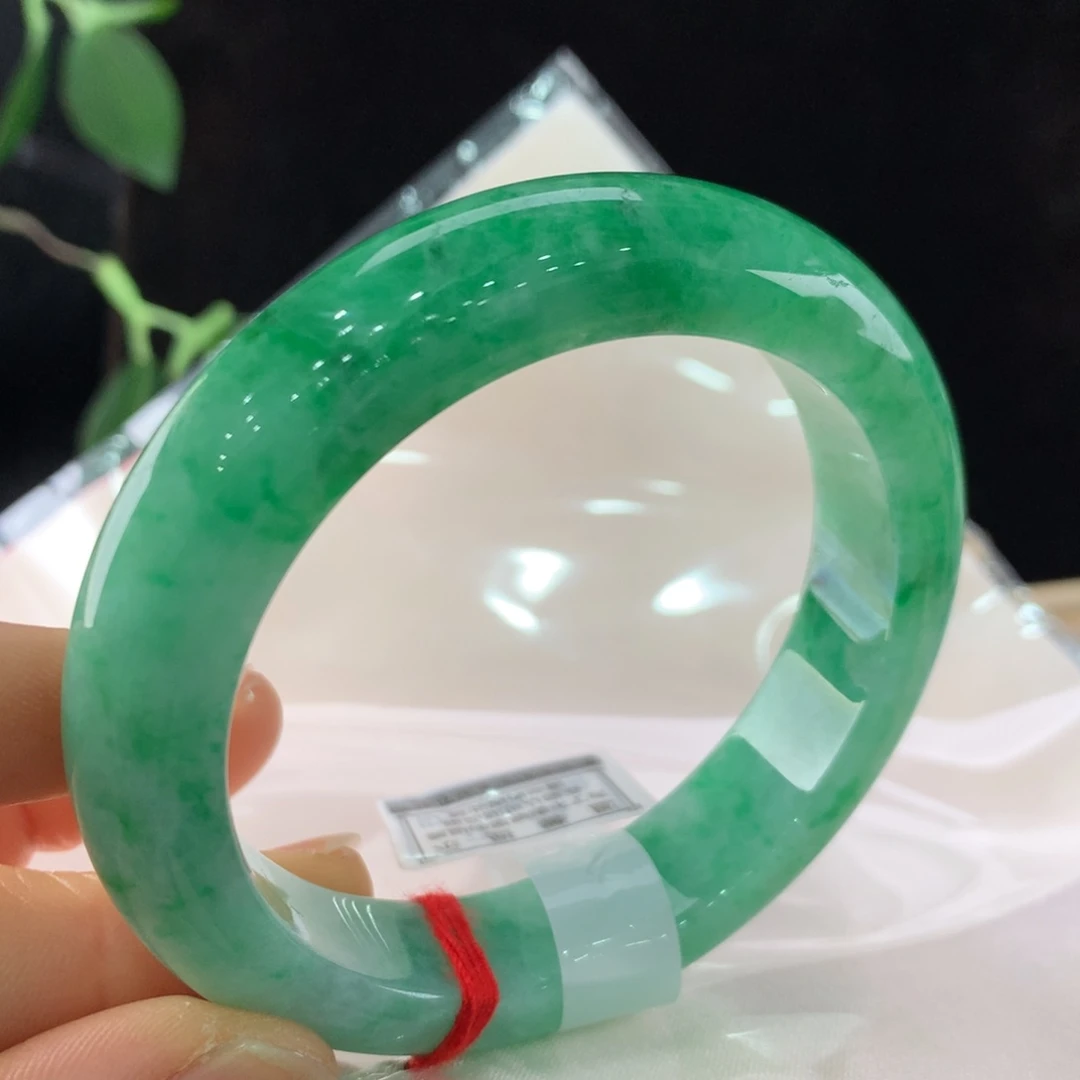 翡翠手镯未镶嵌微瑕0702