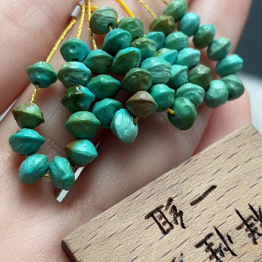 绿松石未镶嵌颈饰