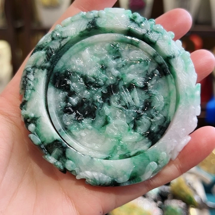 翡翠手镯未镶嵌古风