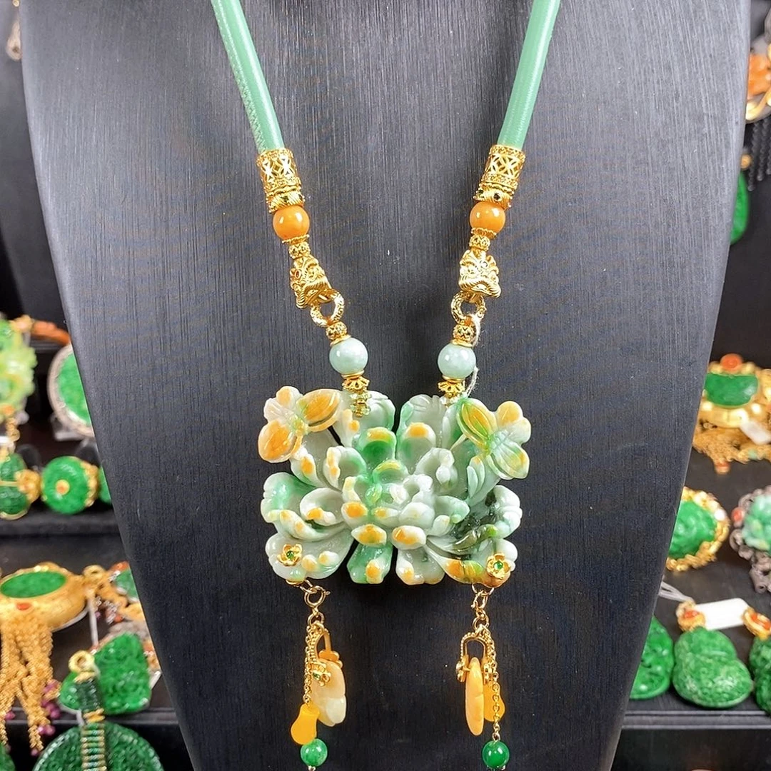 翡翠未镶嵌颈饰diaozhui