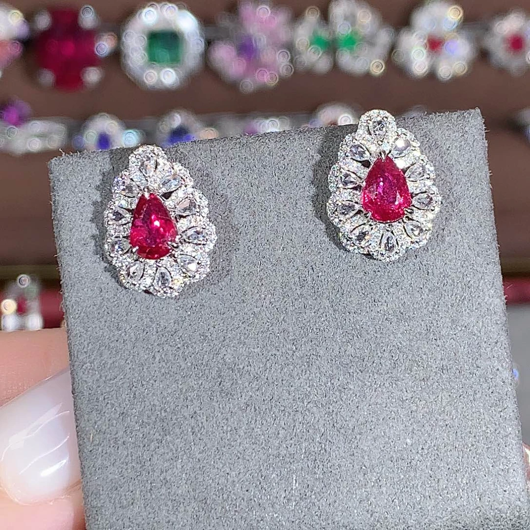 耳饰红宝石18K金镶嵌1.38ct/天然宝石/七天无理由