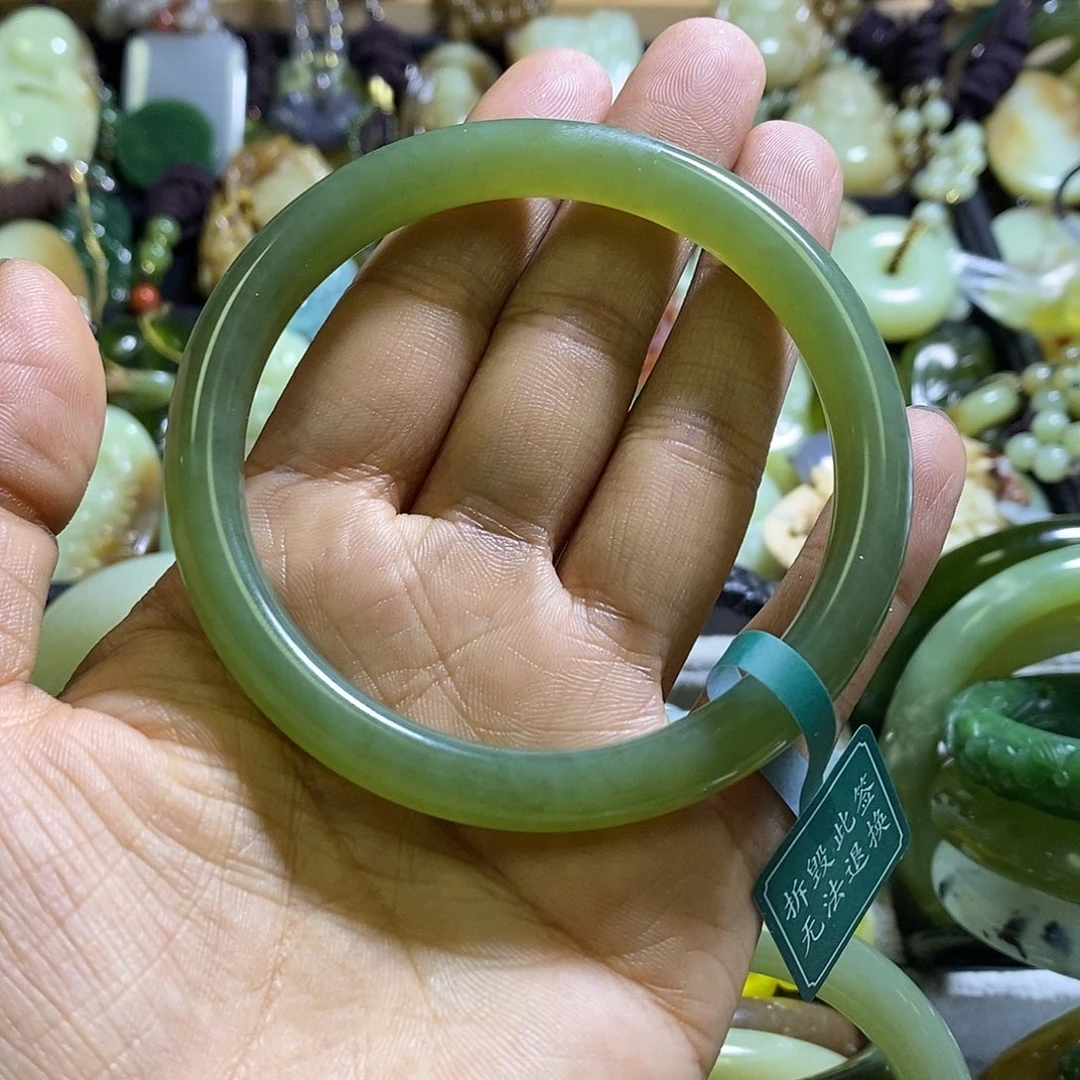 未镶嵌岫玉手镯62口径