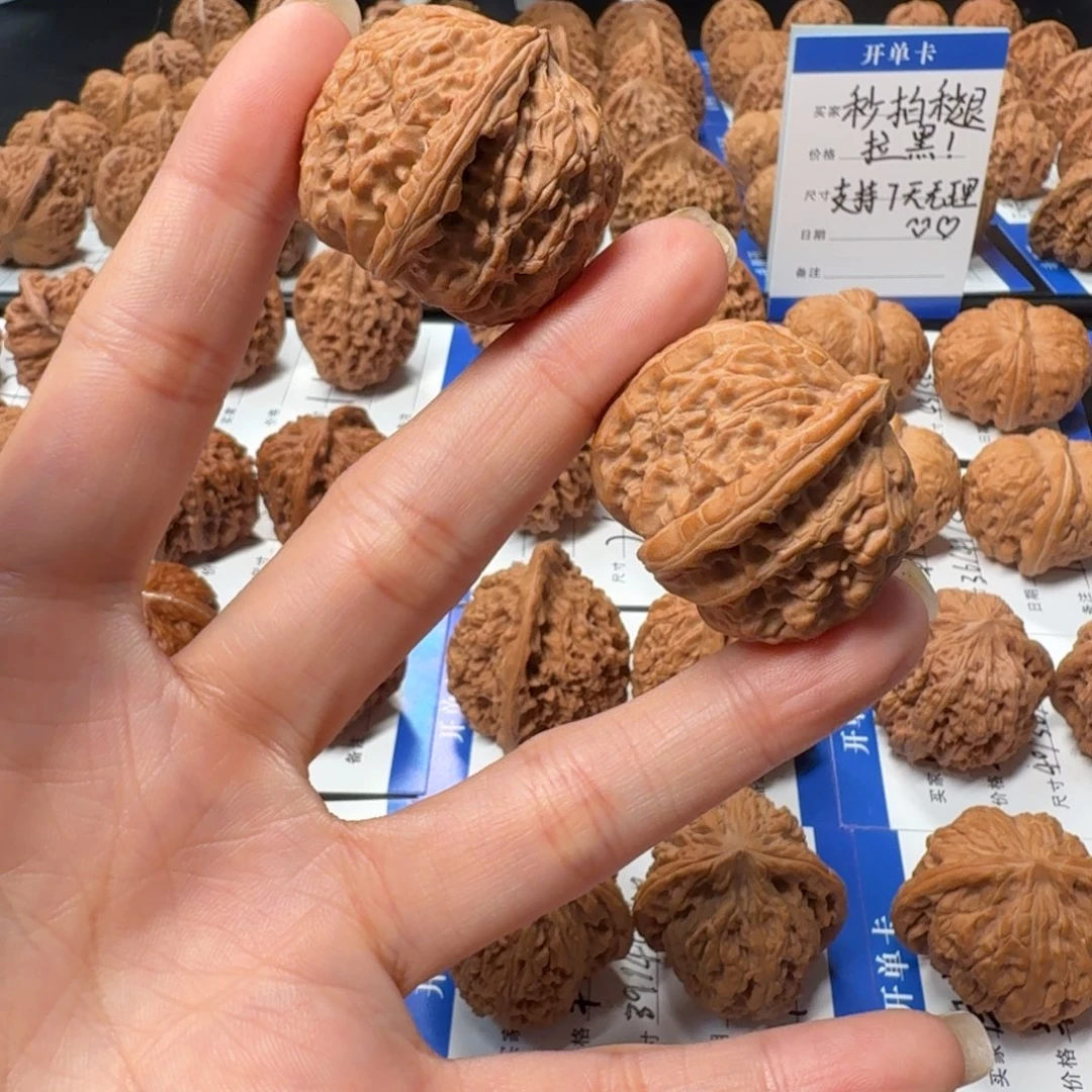 核桃33尺小白狮子 编号133