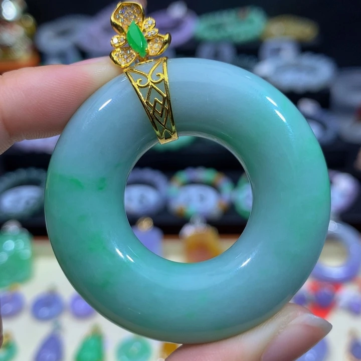翡翠18K金镶嵌颈饰翡翠