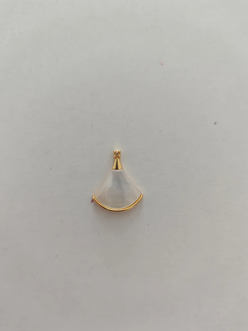 【流行时尚】【质检发货】 18mm18k白色裙子吊坠- A77