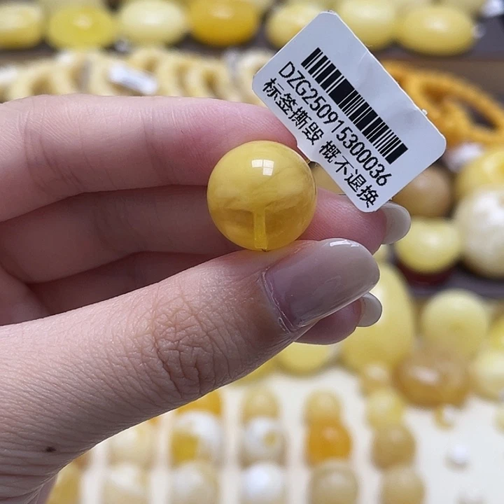 琥珀未镶嵌裸石15.1mm 瑕