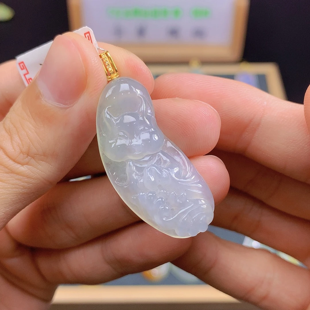 翡翠18K金镶嵌颈饰翡翠