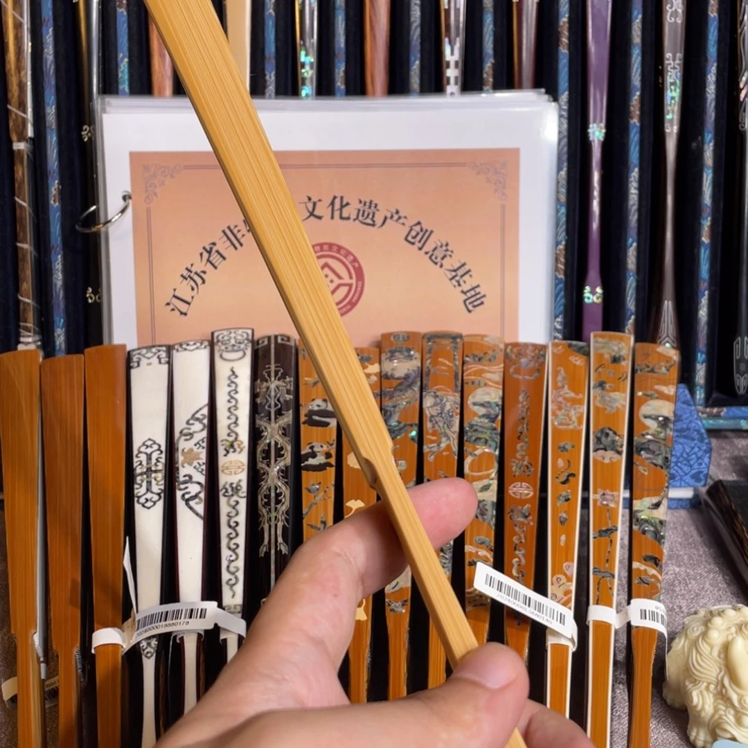 扇子手工制作工艺精湛
