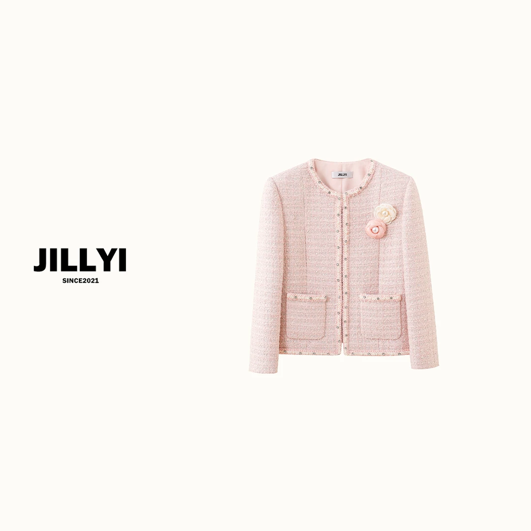 JILLYI南山店【香系晚风】粉色圆领山茶花胸针小香风气质时尚外套