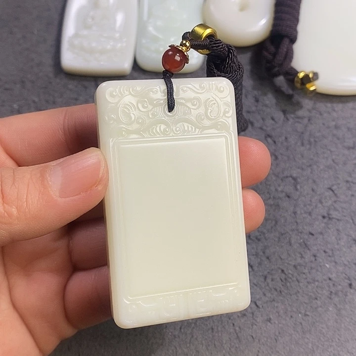 乐***乐和田玉未镶嵌颈饰