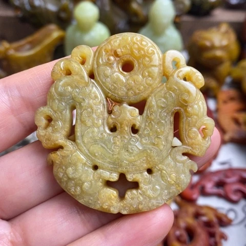 蛇纹石玉未镶嵌颈饰04