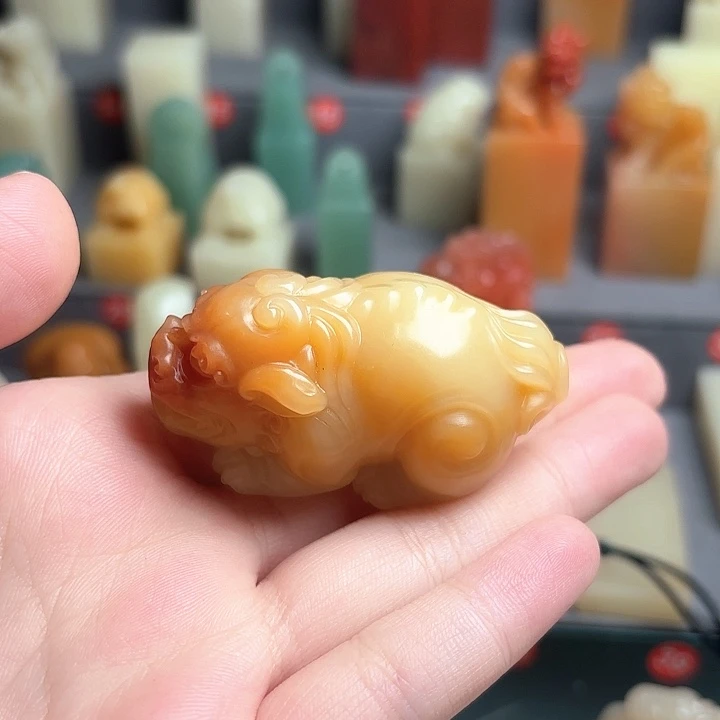 缘***来昌化石印石寿山芙蓉古兽手把件