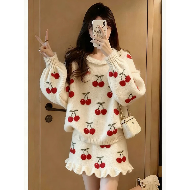 白色卡通针织时尚套装女2025新款初冬小个子穿搭上衣半身裙两件套