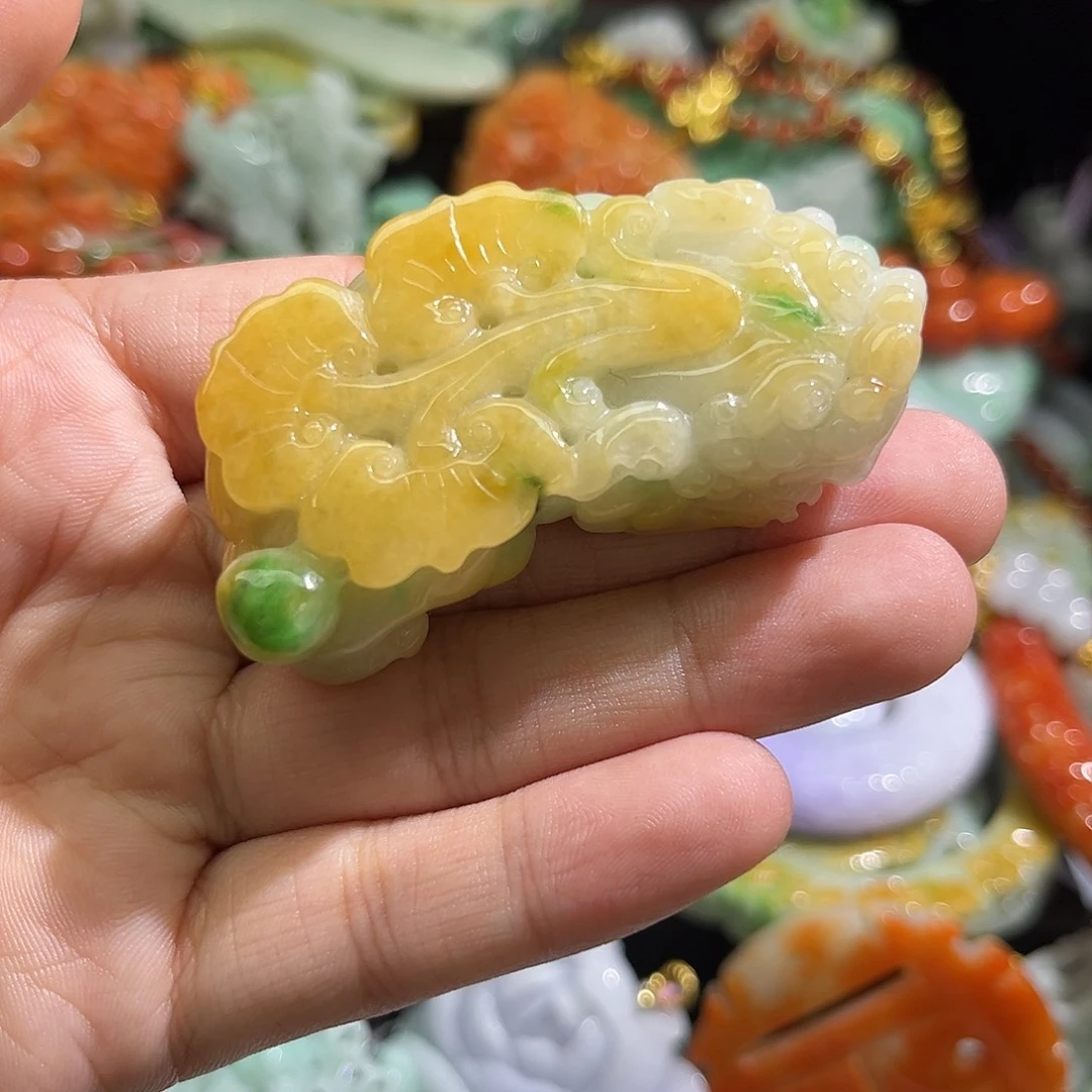 翡翠未镶嵌颈饰待编织