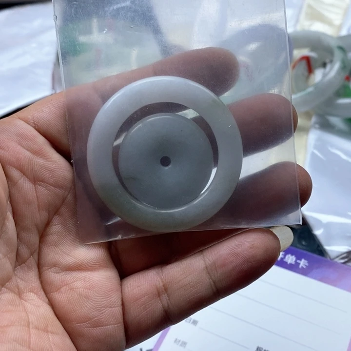 翡翠未镶嵌颈饰挂件