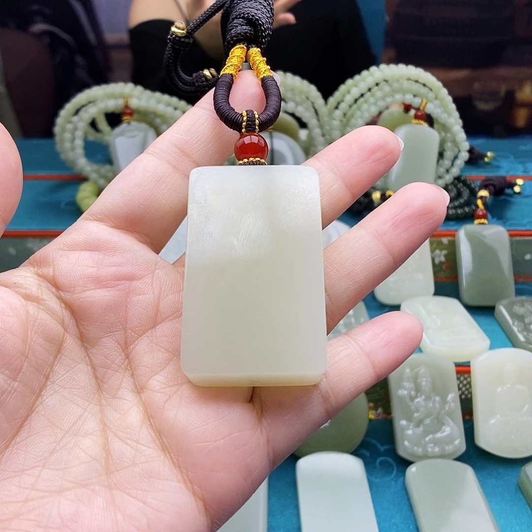 和田玉未镶嵌颈饰无事牌