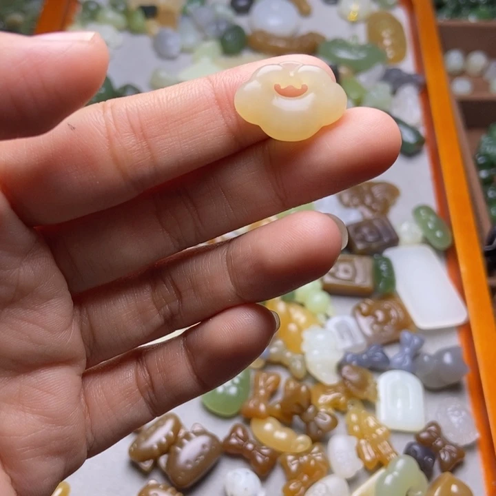 玺***儿和田玉未镶嵌颈饰