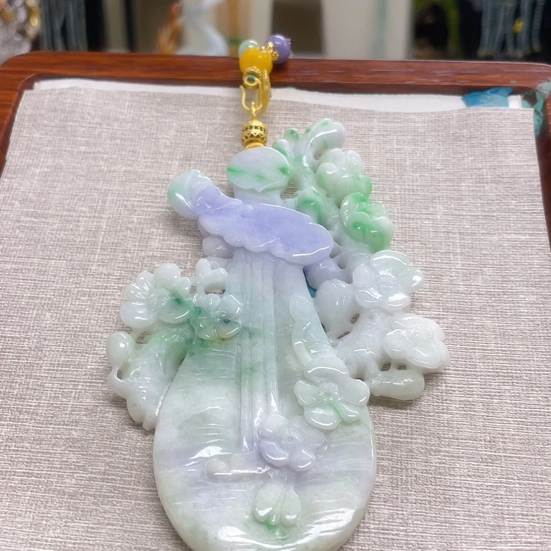颈饰未镶嵌翡翠大琵琶
