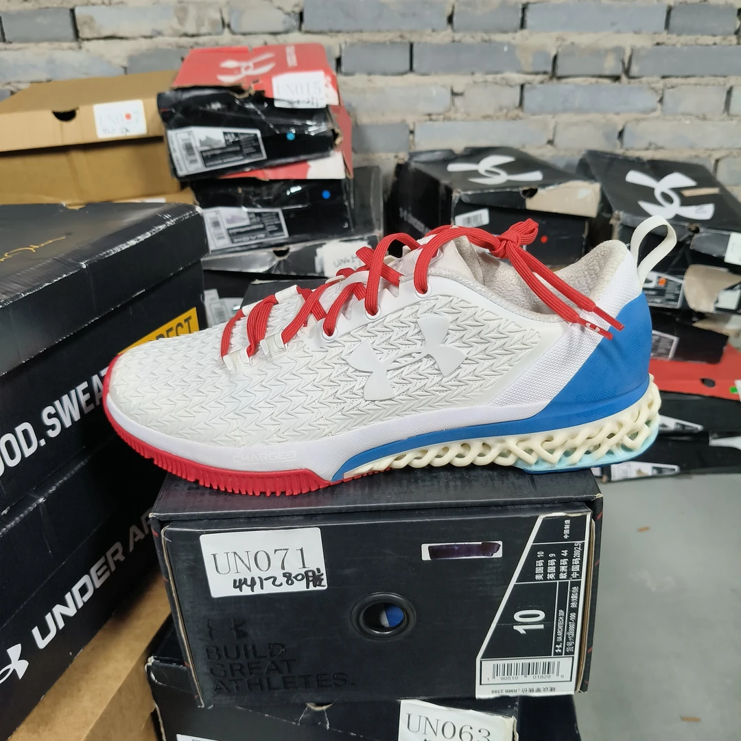 断码运动鞋-安德玛-UN071