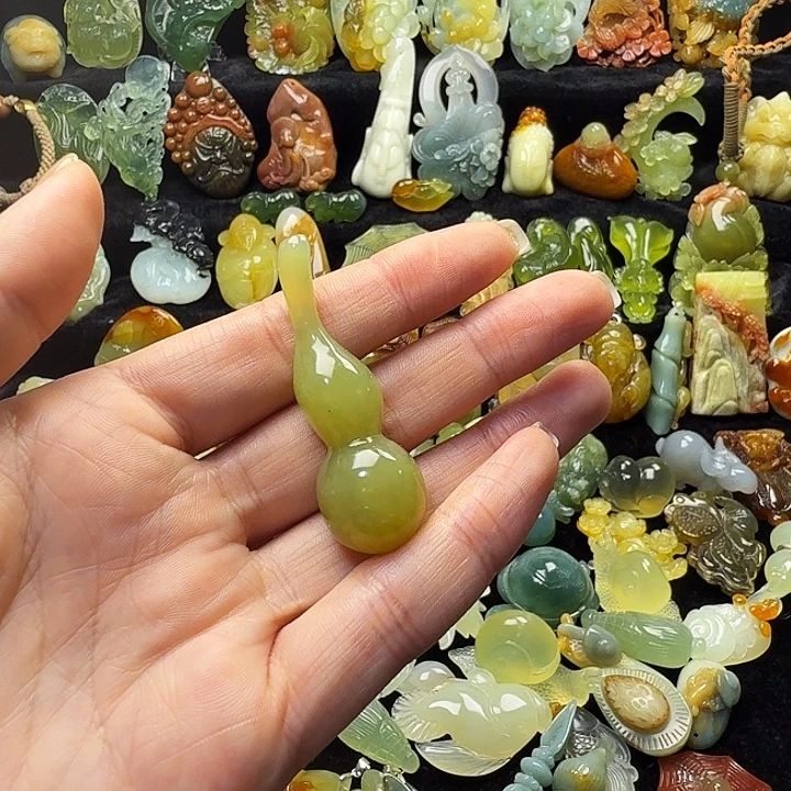 蛇纹石玉未镶嵌颈饰