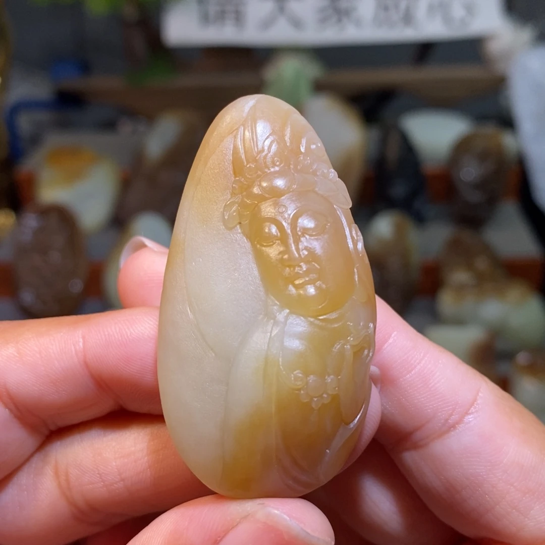 定制和田玉且末糖观音首