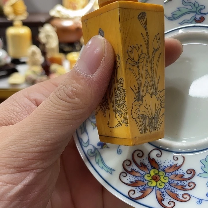 瓷片精致雕刻工艺品