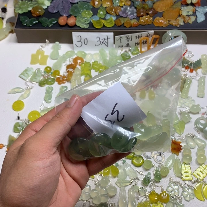 E***哥合金蛇纹石玉耳钉