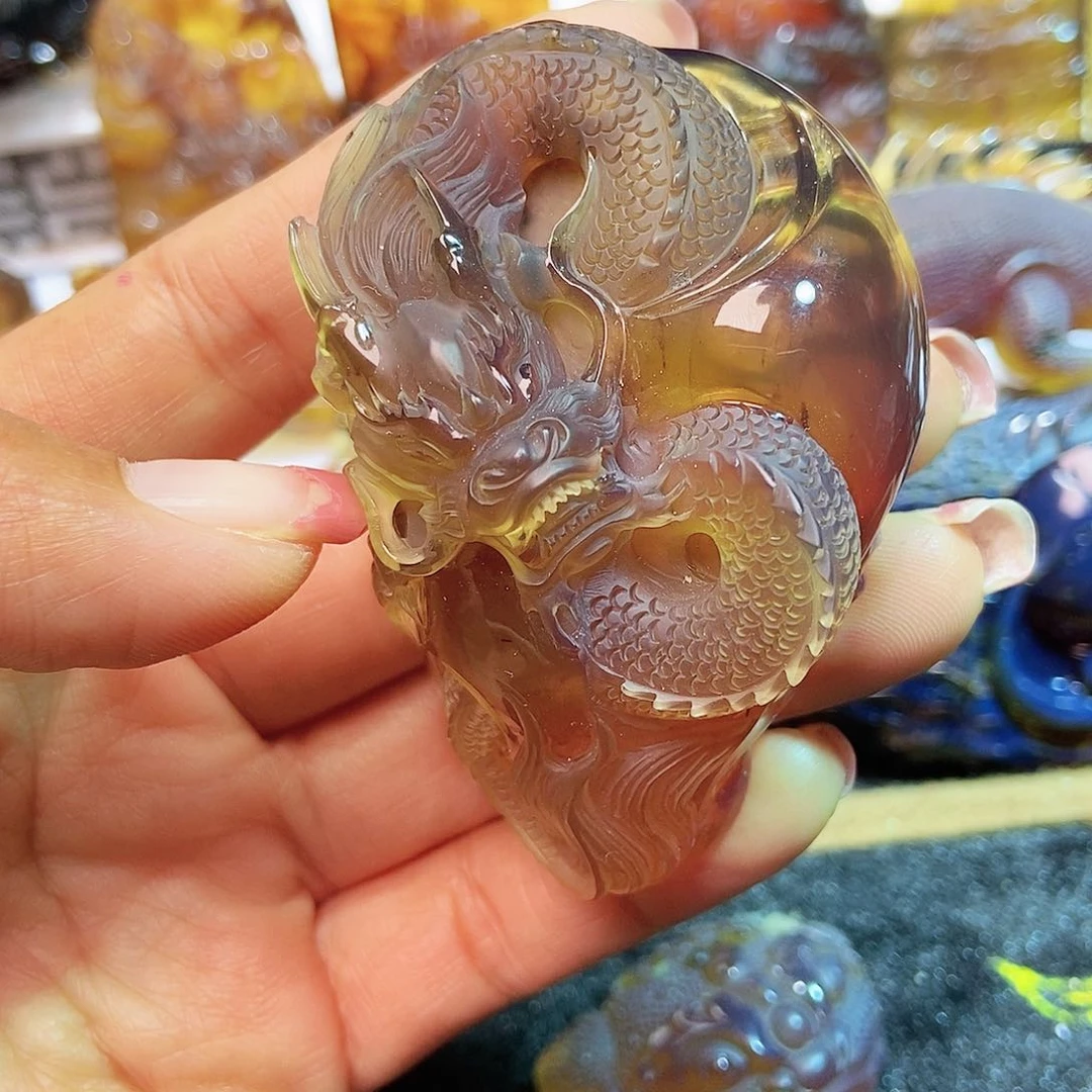 琥珀颈饰未镶嵌龙牌