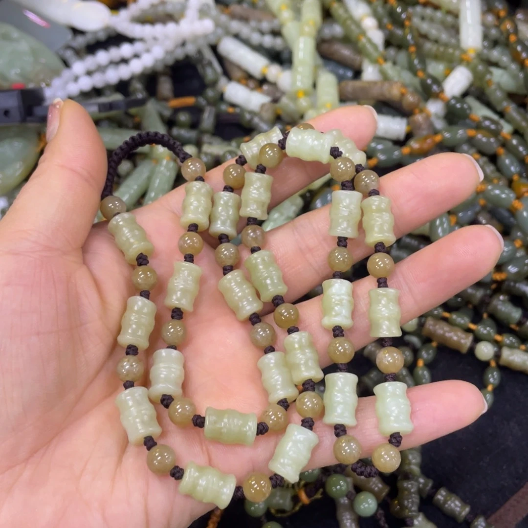 【闪购商品】岫岩老玉（透闪石质玉）颈饰未镶嵌甘****地