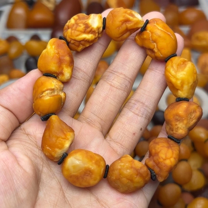 琥珀未镶嵌颈饰天然蜜蜡