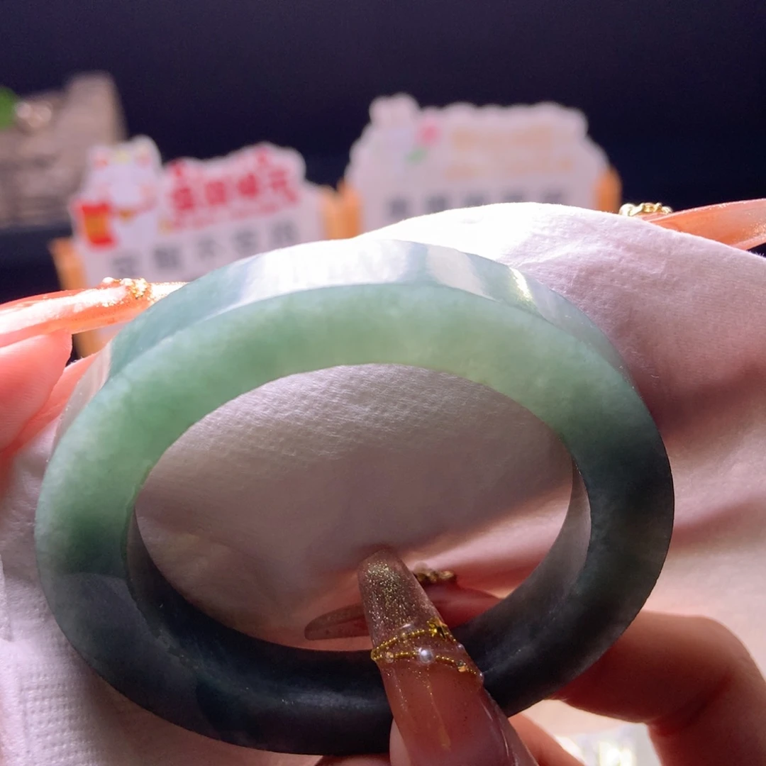定制翡翠未镶嵌手镯