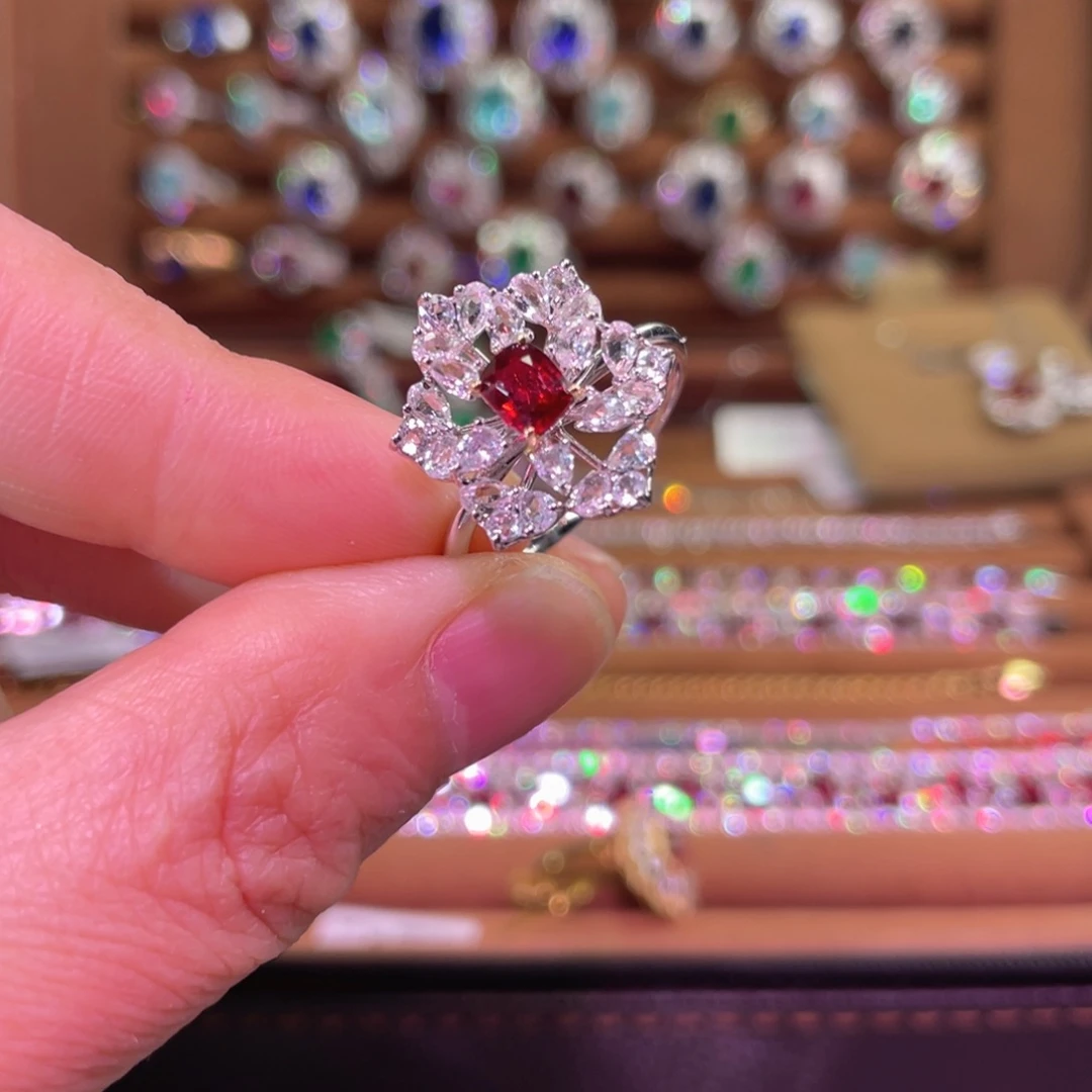 尖晶石18K金镶嵌戒指