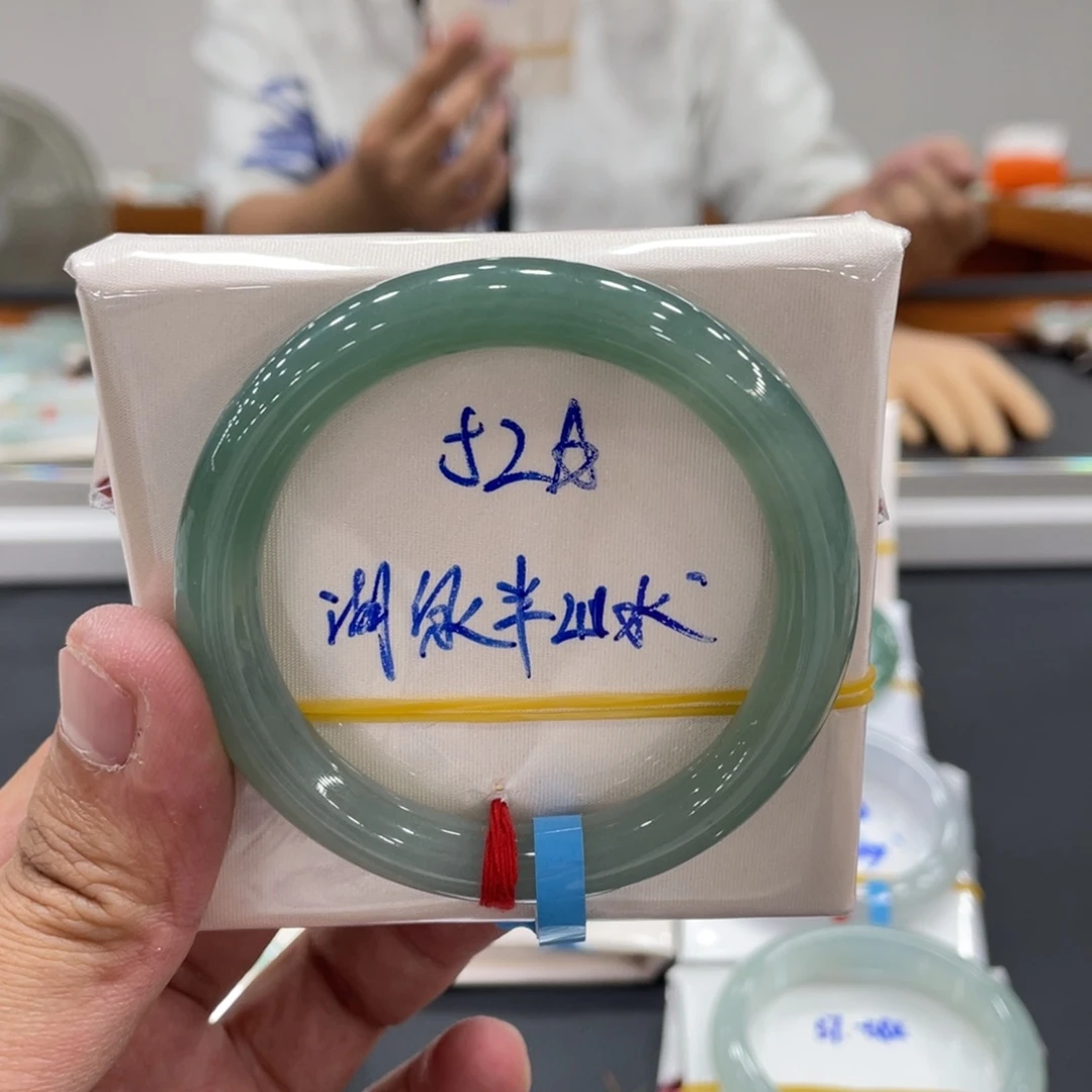 翡翠未镶嵌手镯缅甸翡翠